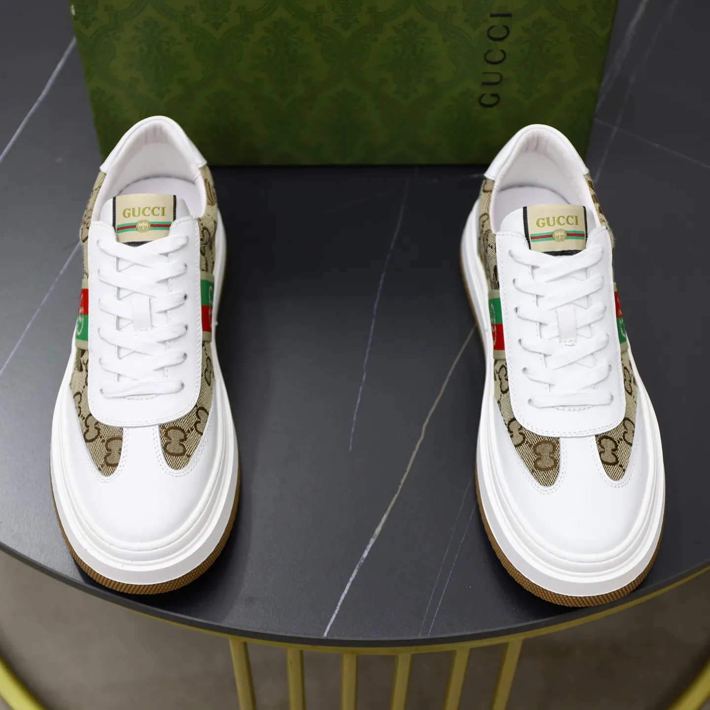 Ex-factory price: 420💰🙅‍♂️🙅‍♂️🙅‍♂️ Brand: GUCCI Standard code: 38–44 (45 can be customized) Grade: Same as the official website Material: Original cowhide fabric Comfortable pigskin lining Lightweight wear-resistant outsole Style category: Men's fashionable casual shoes and boots Running sneakers Distinguished luxury brand elements Top luxury Color: actual picture color